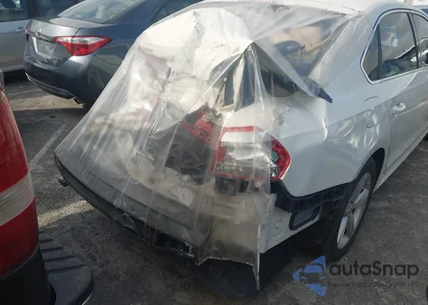 2013 Volkswagen Passat 2.5L Se z USA, uszkodzony, nr VIN 1VWBH7A30DC062874